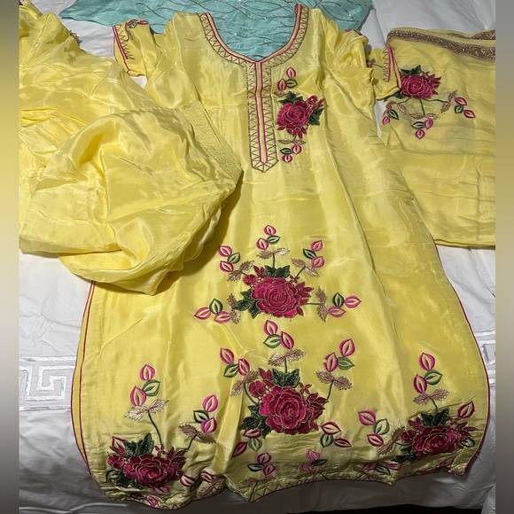 Indian wear suits (salwar/anarkali/plazzo) - Picture 1 of 12